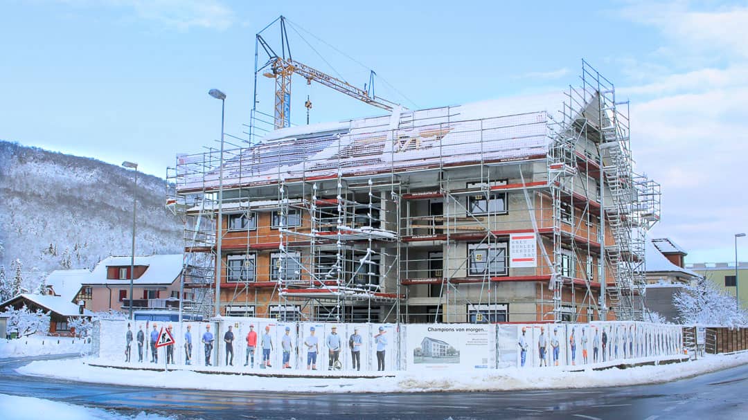 haller-architektur-rothrist-bauen-mit-lernenden-gerüst-winter