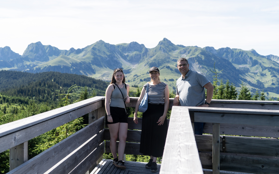 teamausflug-gantrisch-waldwipfelpfad-holzsteg-team